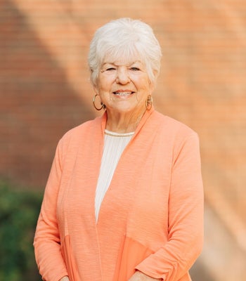 Portrait of Linda Pinson, REALTOR®.