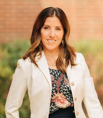 Portrait of Arleen Diaz, REALTOR®.