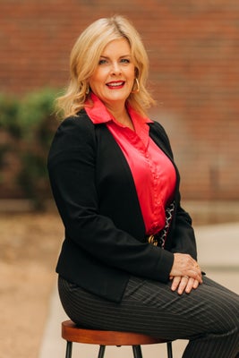 Portrait of Melody Rackley, Broker Associate